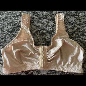Front closure bra